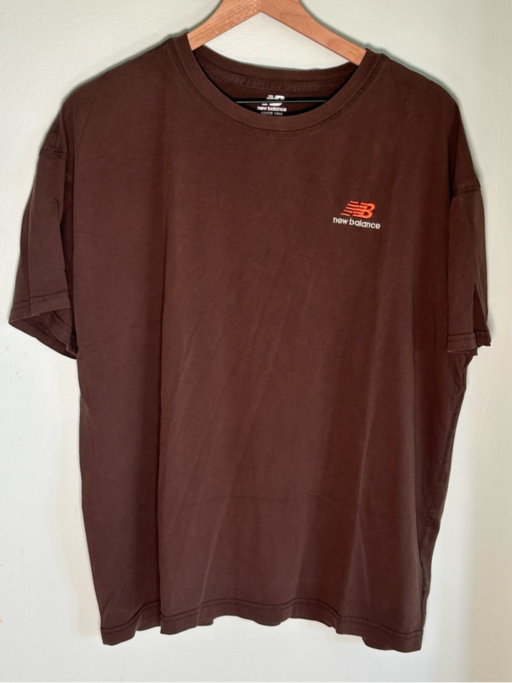 New Balance Brown Short Sleeve Crewneck Unisex T‑Shirt with Orange Logo
